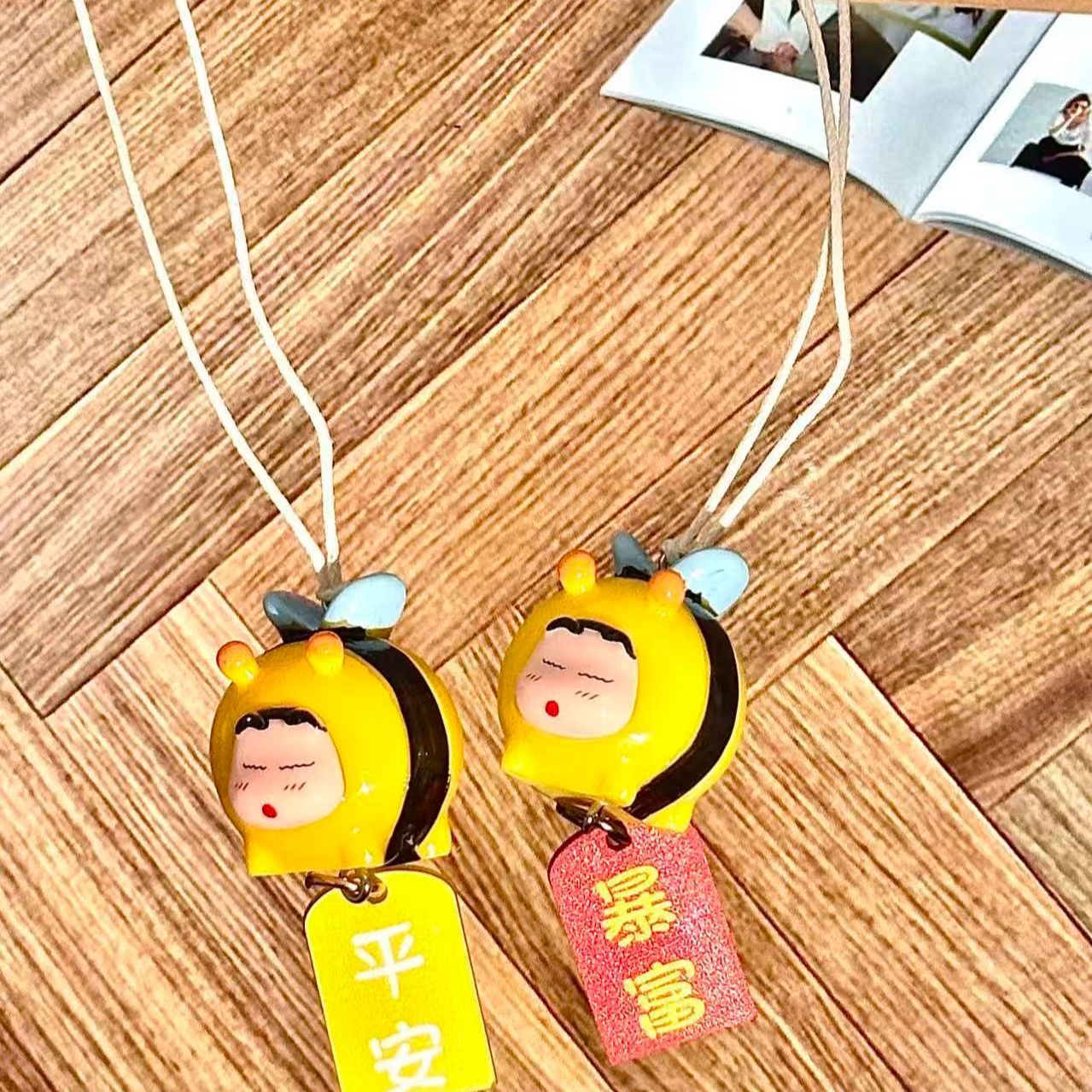Crayon Shin-chan Bienen-Cospla – Tech Car Accessories Bewertung und Preis