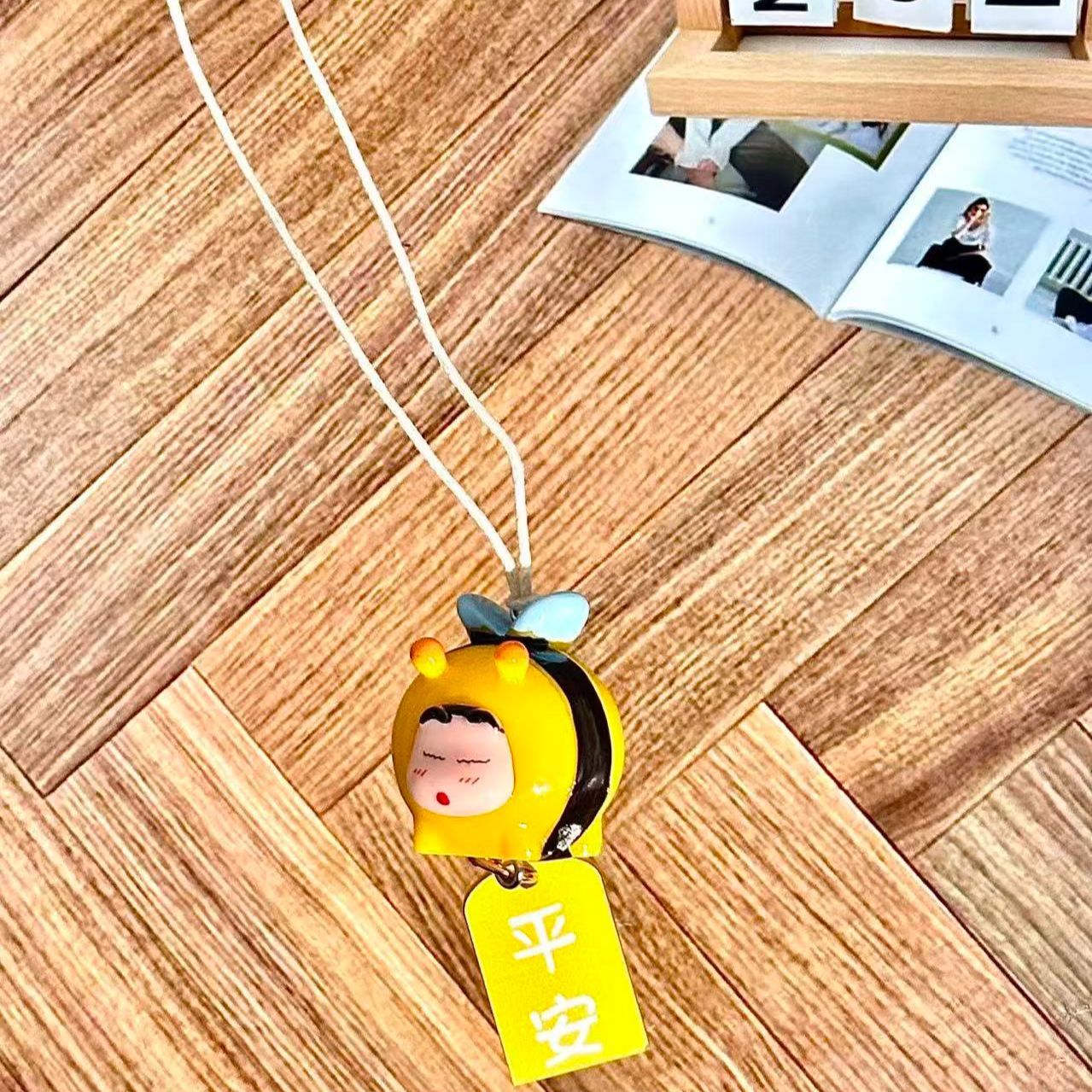 Crayon Shin-chan Bienen-Cospla – Tech Car Accessories Bewertung und Preis